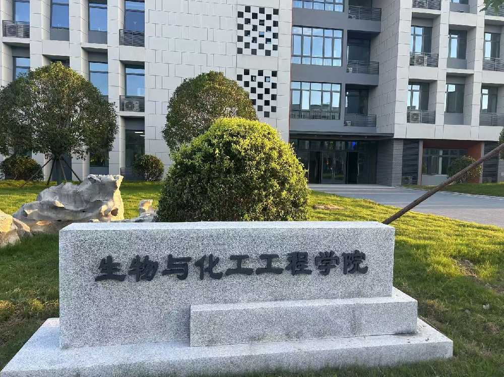 三门峡市扬州职业大学体育场高杆灯项目